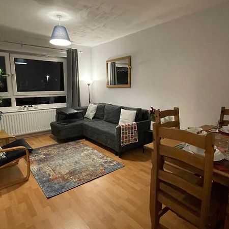 Cosy Flat For 4, Family Friendly, Private Parking, Close To Central Londen Buitenkant foto