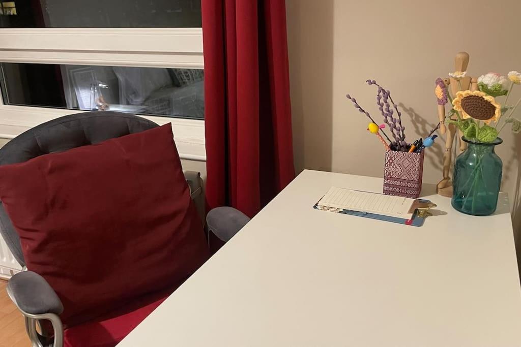 Cosy Flat For 4, Family Friendly, Private Parking, Close To Central Londen Buitenkant foto