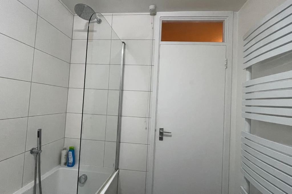 Cosy Flat For 4, Family Friendly, Private Parking, Close To Central Londen Buitenkant foto